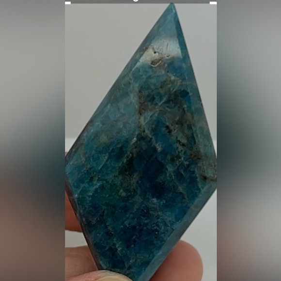 Polished apatita crystal - Picture 7 of 7